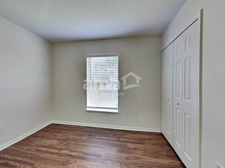 Building Photo - 715 Valrico Hills Ln