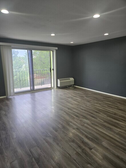 Building Photo - 19 E Palatine Rd