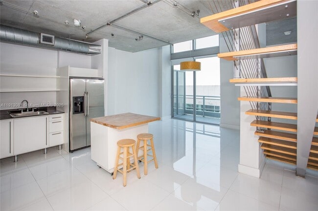 Building Photo - 690 SW 1st Ct