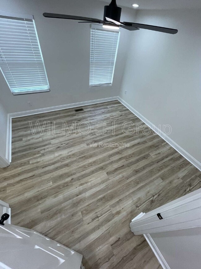 Building Photo - 1126 Villa Ave