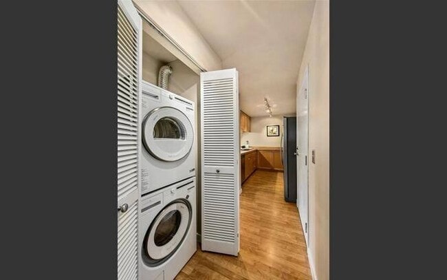 Building Photo - QNwk