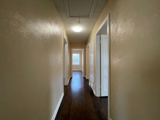 Building Photo - COMING SOON 2 BEDROOM 1 BATH HOME IN TCU AREA