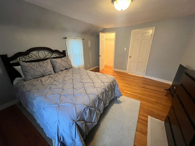 Building Photo - Beautiful, Single Family Colonial for Rent in Springfield!