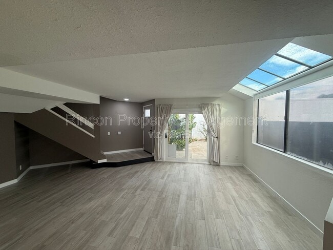 Building Photo - 1231 Tivoli Ln