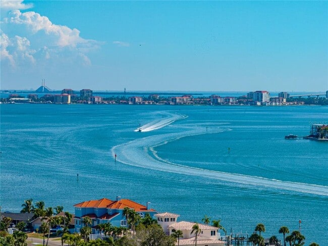 Building Photo - 7125 Shore Dr S