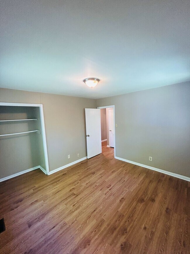 Building Photo - Charming 3-Bedroom Ranch in Prime Location!
