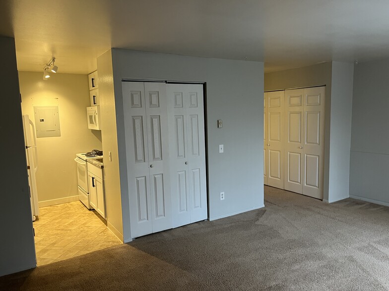 Building Photo - 6516 Lake Rd