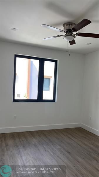 Building Photo - 4151 S oaks Pl