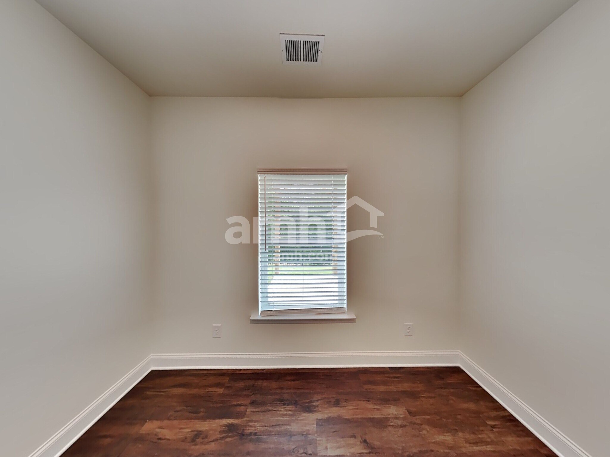 Building Photo - 231 Pecan Dr
