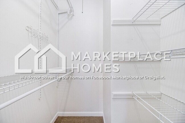 Building Photo - 5285 Oakridge Dr