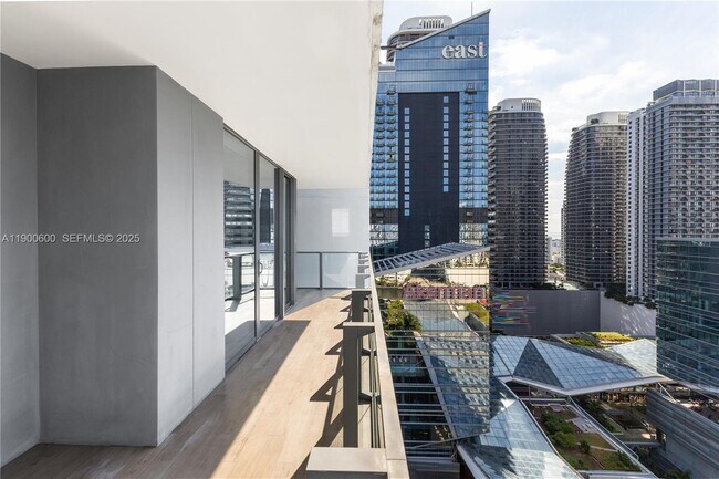 Building Photo - 68 SE 6th St