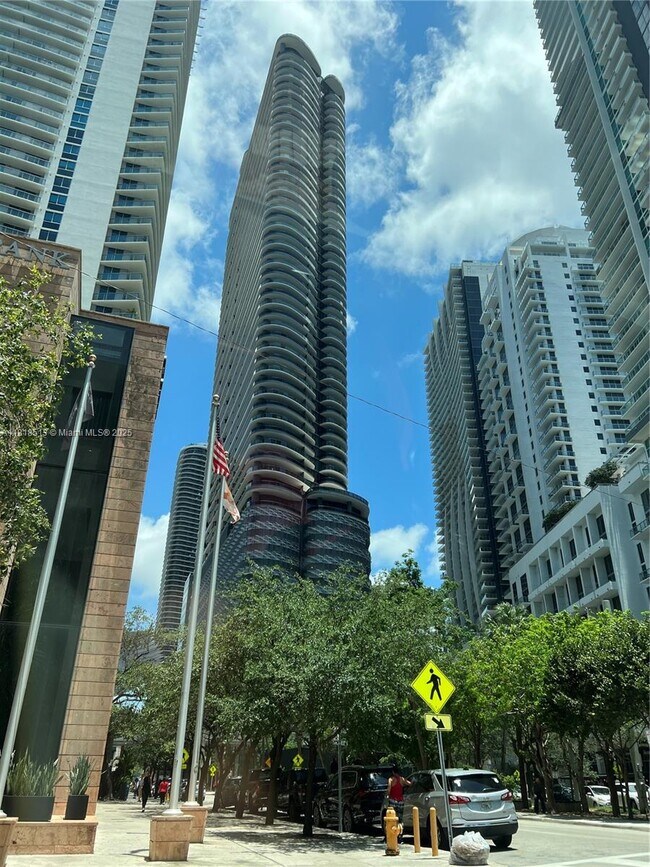 Building Photo - 1000 Brickell Plaza