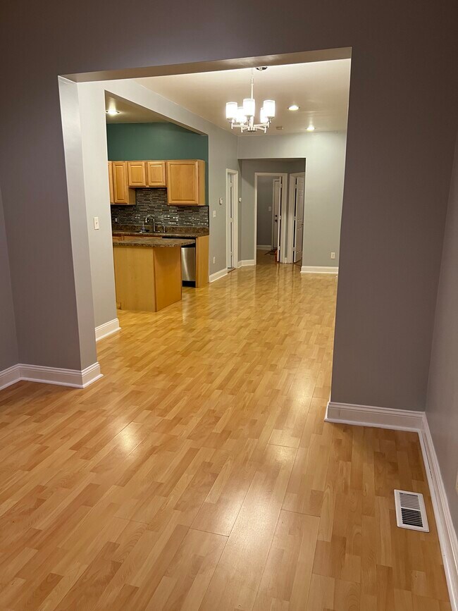 Building Photo - 3965 Shenandoah Ave