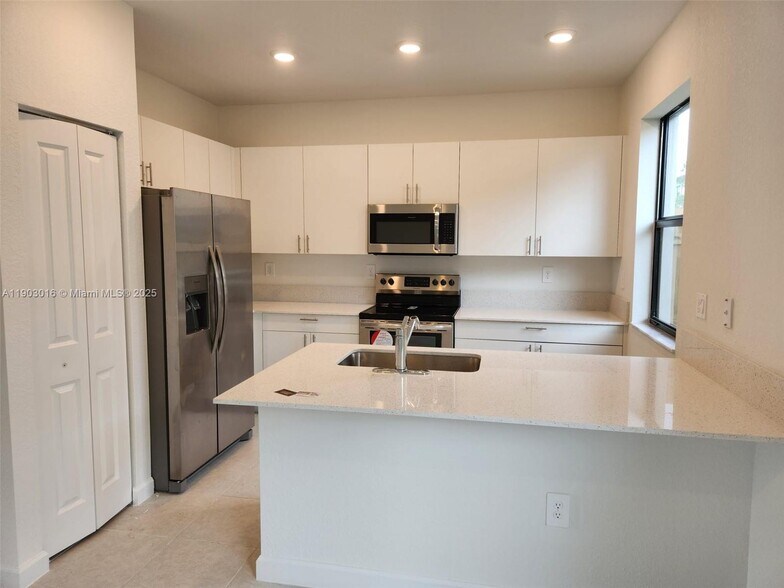 Building Photo - 13071 SW 232nd Ln