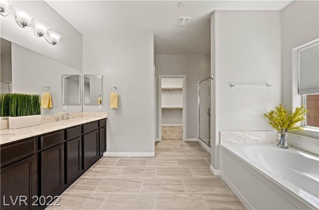 Building Photo - 4 bed+loft Green Valley Home w/City Views