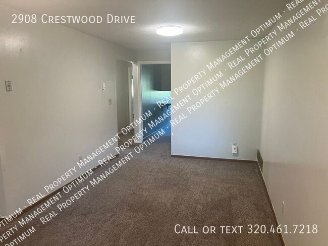 Building Photo - 2908 Crestwood Dr NE