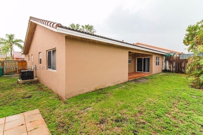 Building Photo - 8723 NW 142nd Ln