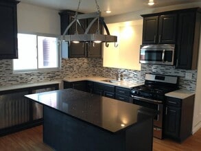 Building Photo - Luxurious 2 Bedroom on a dead end street o...