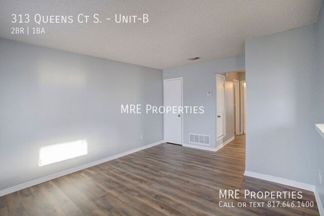 Building Photo - 313 Queens Ct S