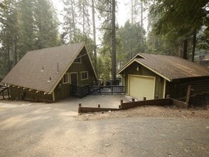 Building Photo - 16870 Alpine Dr