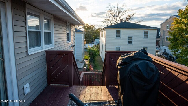 Building Photo - 73 Maple Ave