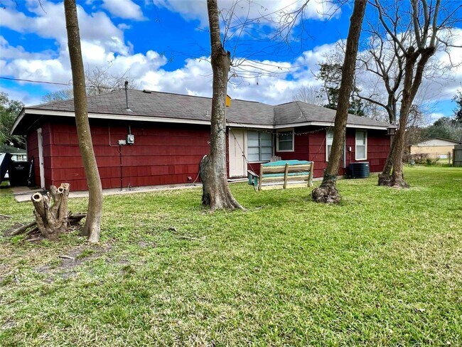 Building Photo - 1735 S Park