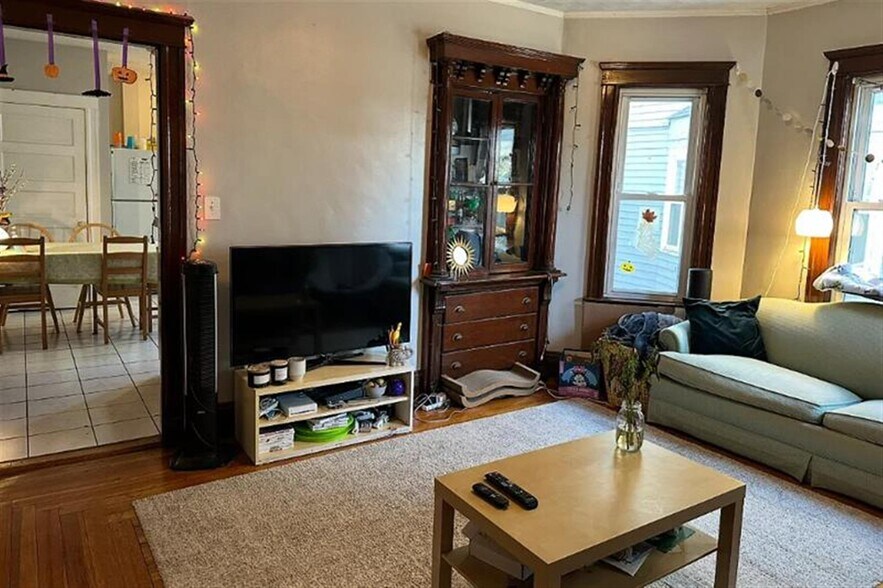 Building Photo - 183 College Ave