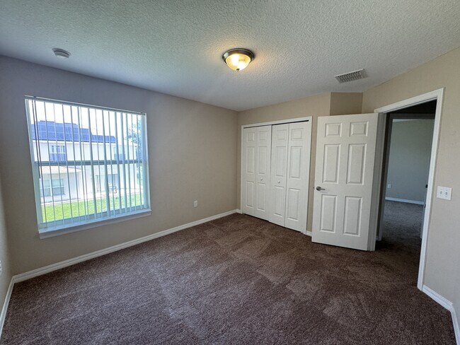 Building Photo - 527 Bristol Cir