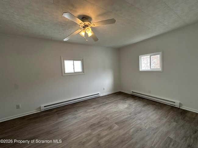 Building Photo - 732 Main St