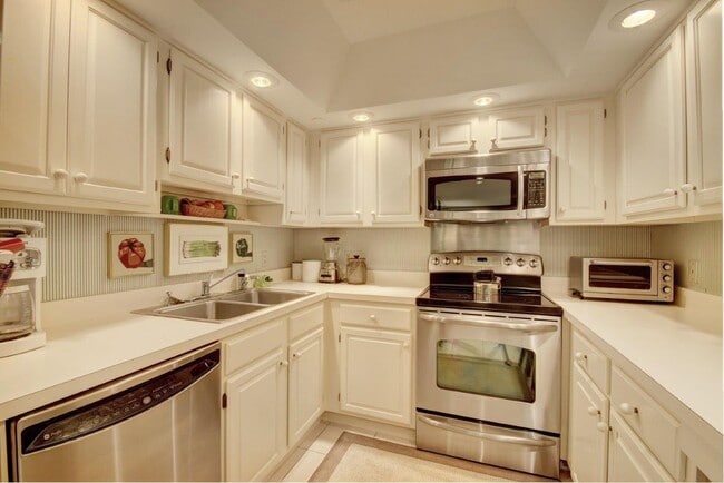 Building Photo - 4201 N Ocean Blvd