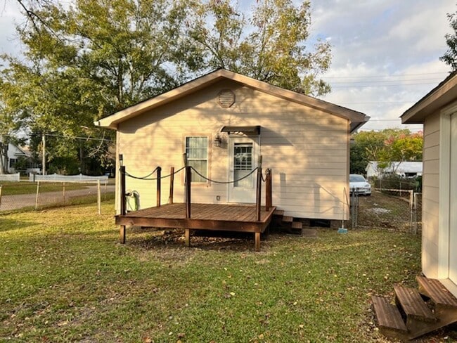 Building Photo - 604 Morgan Ave