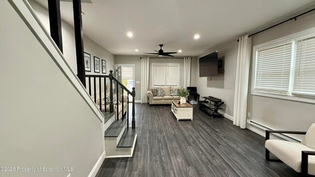 Building Photo - 721 N Lincoln Ave