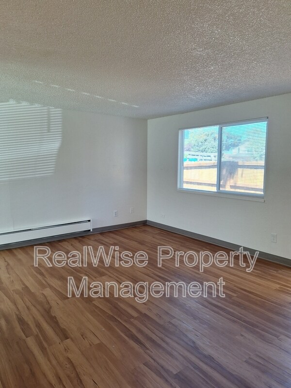 Building Photo - 302 Edwards St