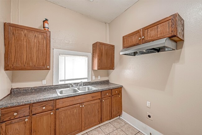 Building Photo - 406 Woodward St