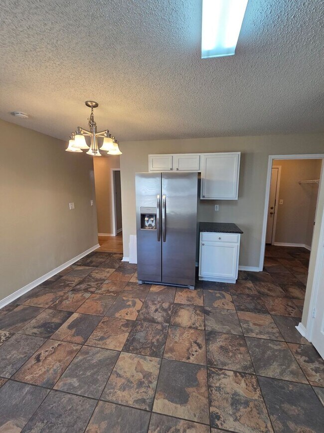 Building Photo - Three Bedroom, Two Bath