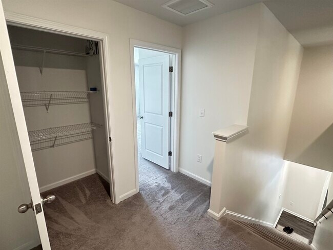 Building Photo - 340 Emery Oak Dr