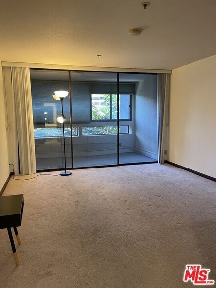 Building Photo - 880 W 1st St