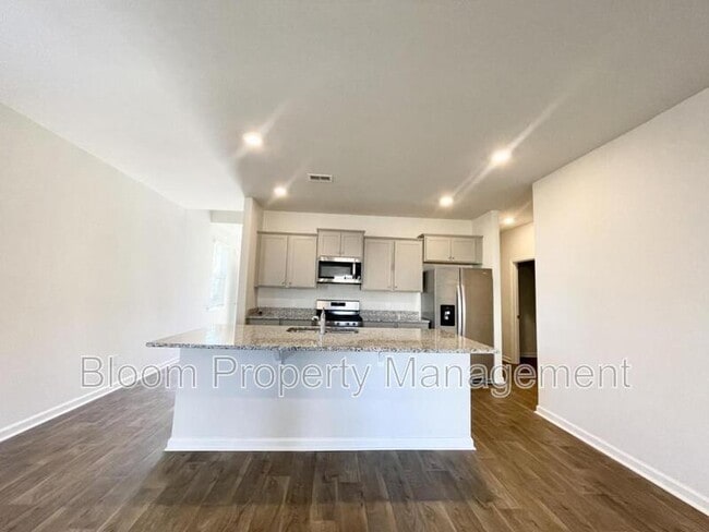 Building Photo - 216 N Lgt Wy