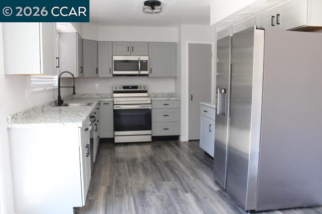 Building Photo - 130 Aster Ct