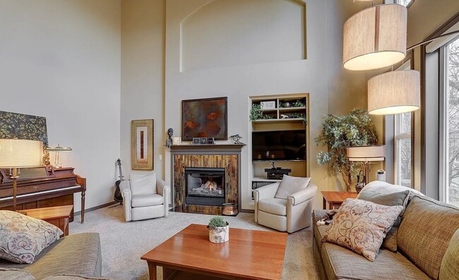 Building Photo - Light-Filled Longmont Gem with Elegant Fin...