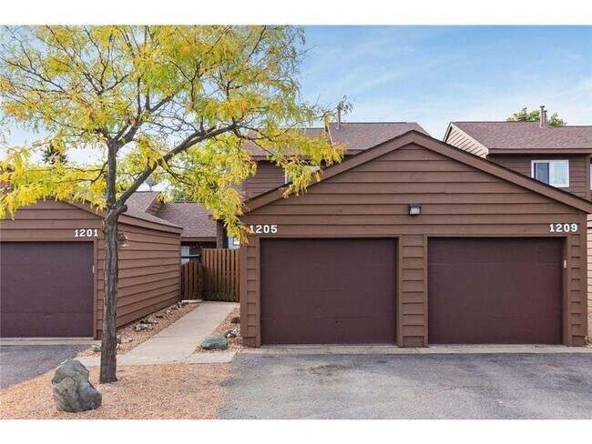 Building Photo - 1205 63rd Ln