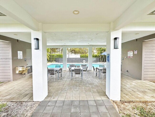 Building Photo - 10538 SW 118th Ave