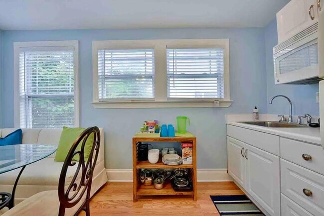 Building Photo - 1925 Iberville St