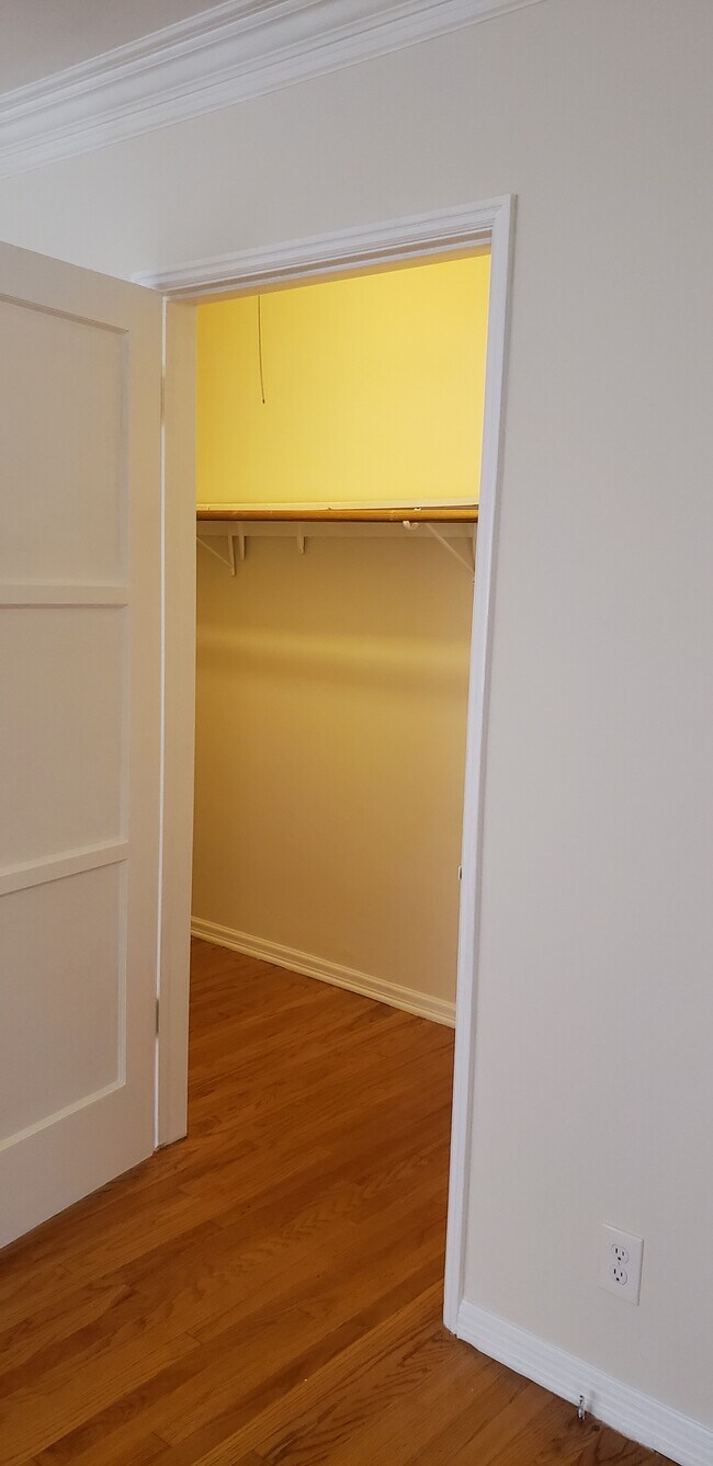 Walk in Closet - 2049 N Vermont Ave