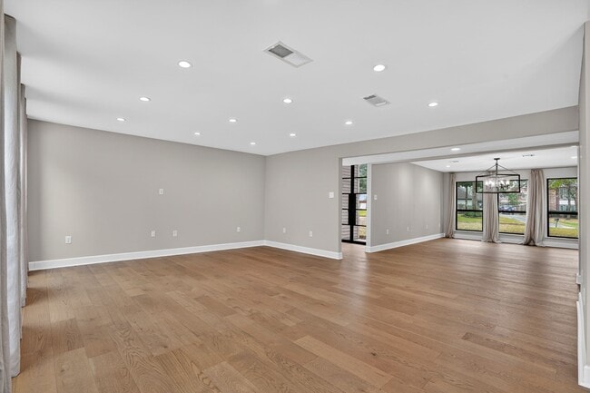 Building Photo - 6506 Jadecrest Dr