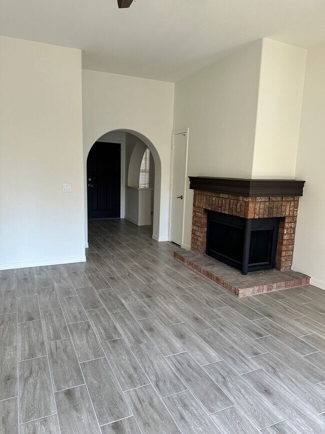 Building Photo - 1430 W Camino Ct