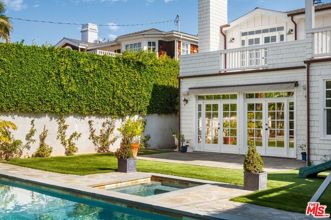 Building Photo - 765 N Almar Ave