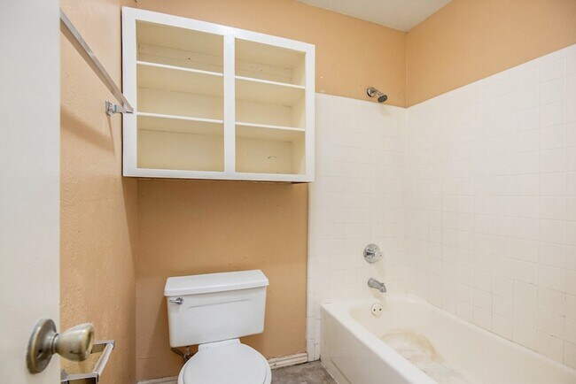 Building Photo - 6600 Brookhaven Ct