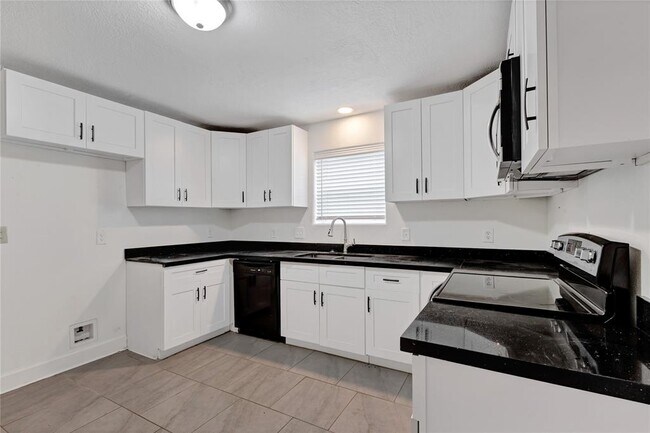 Building Photo - 16003 Birch Vale Dr