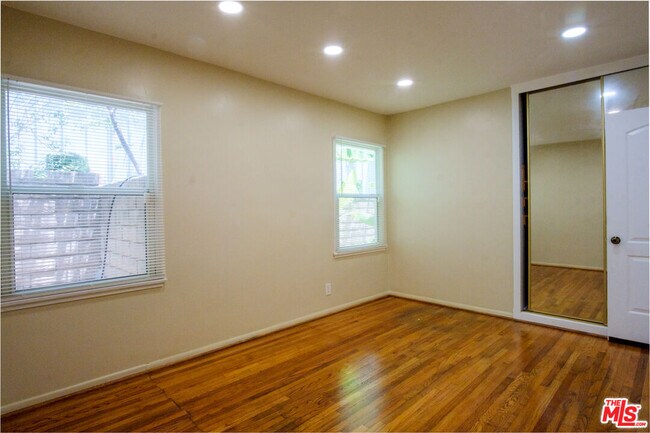Building Photo - 10707 Flaxton St